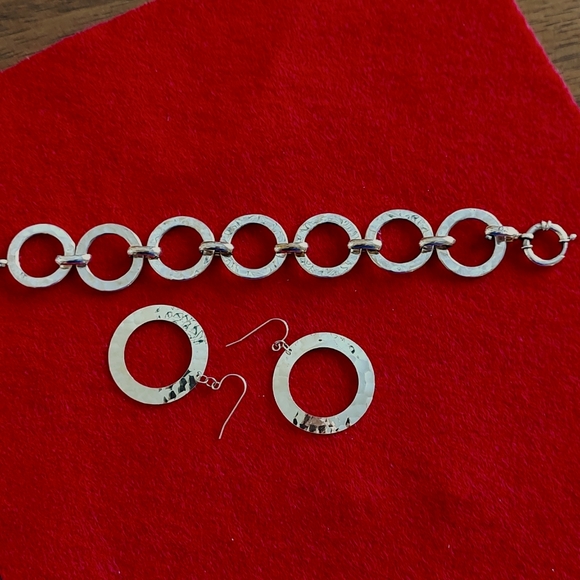 Solid 14k Gold Hammered Circle Earrings - Picture 3 of 6